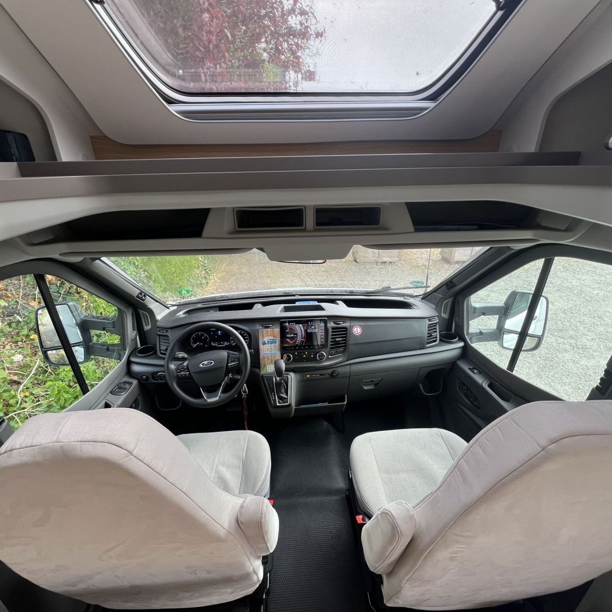 Wohnmobil von Innen Fahrerseite